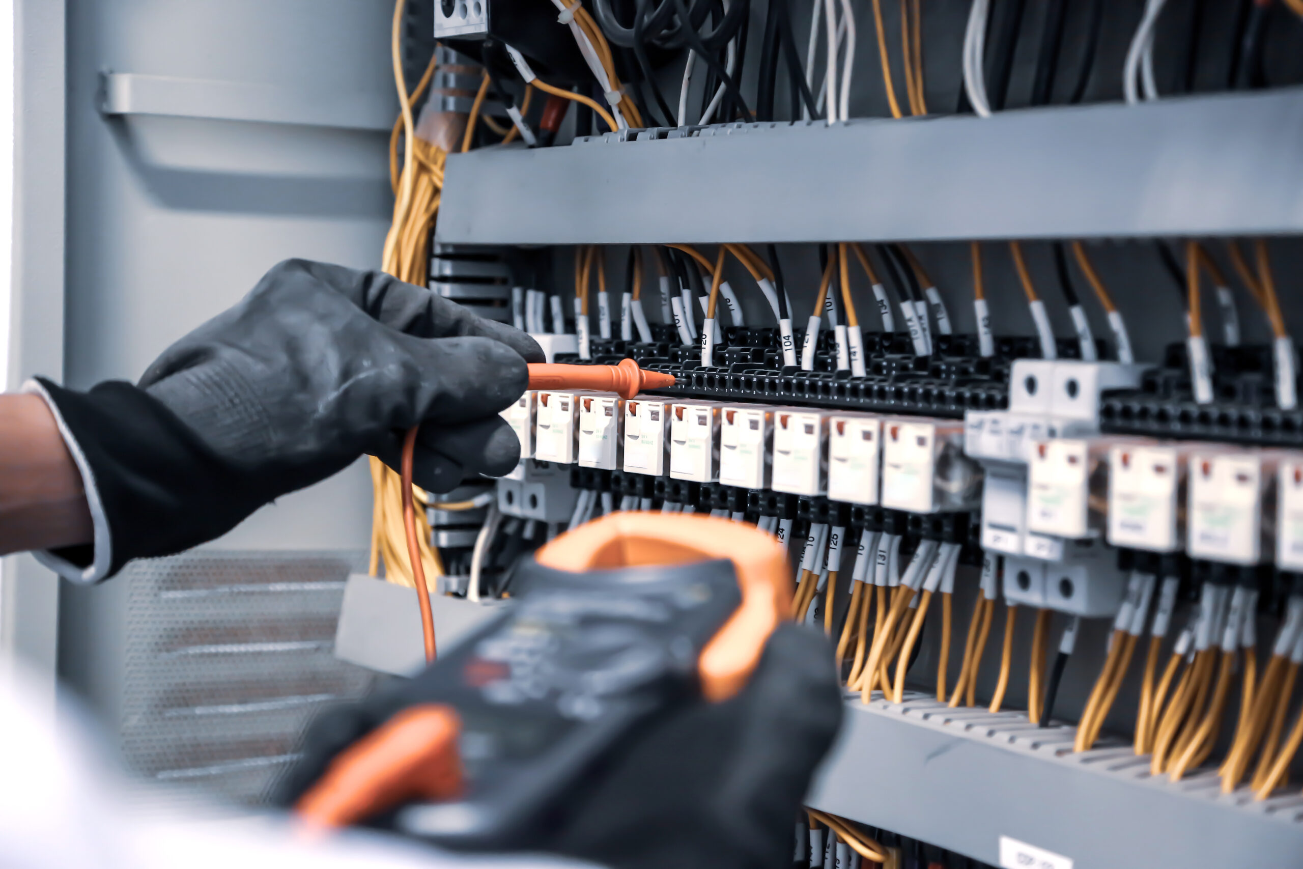 Habilitation véhicules électriques Var — formation NF C 18-550 pour garages et ateliers